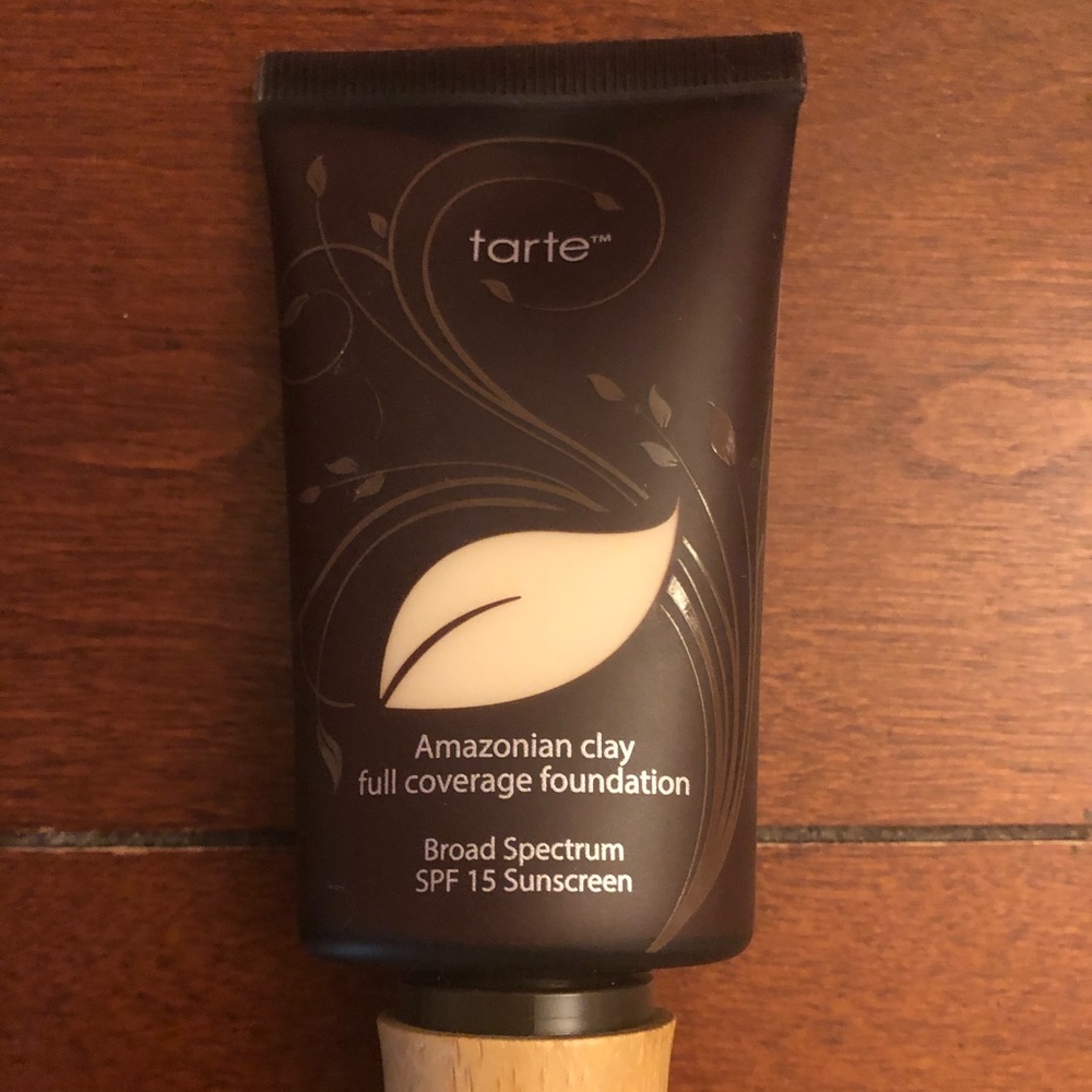 Porcelain Beige Tarte Amazonian Clay Foundation